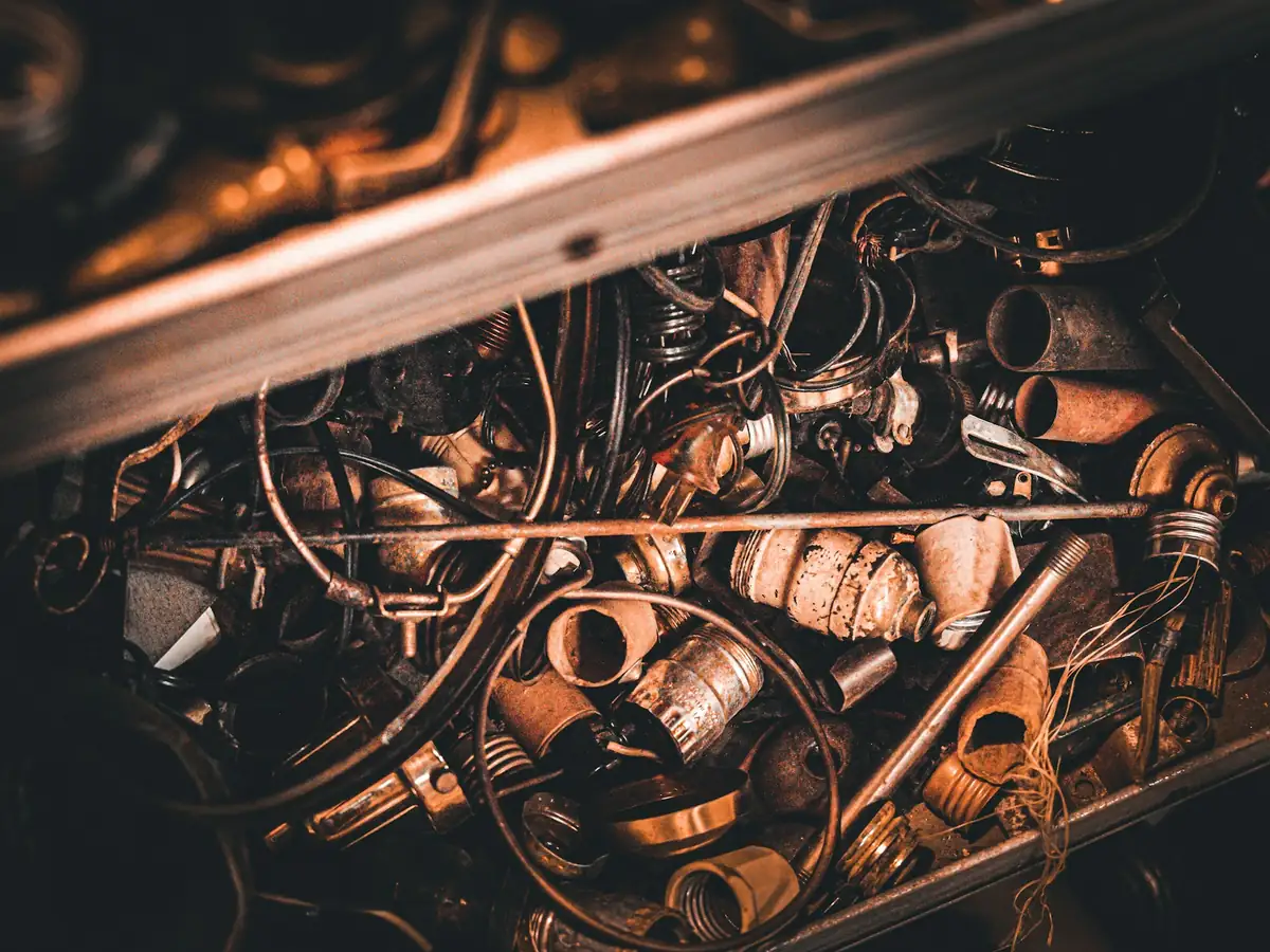 Box of mixed household copper fittings and scrap
